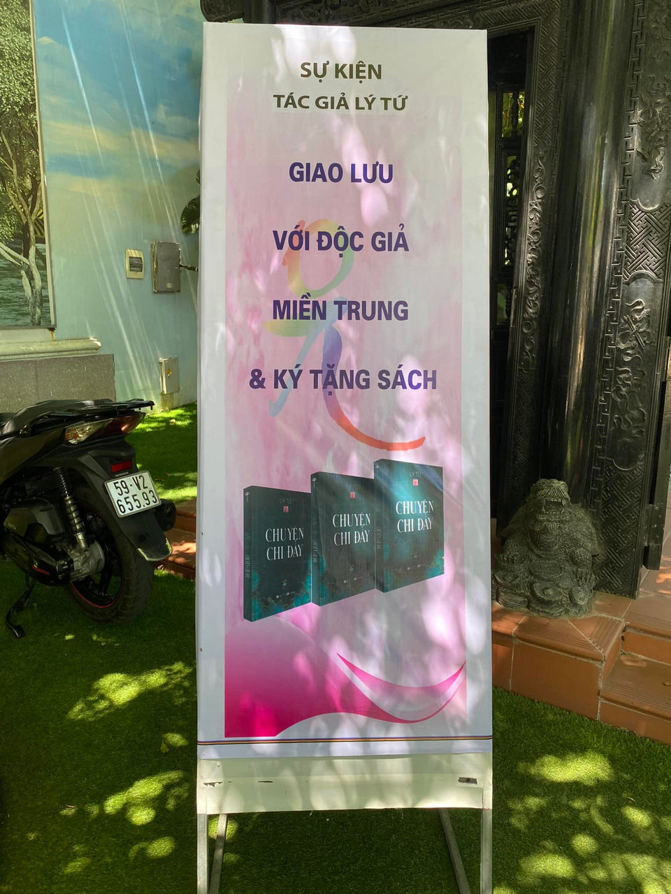 Sự Kiện Tác Giả Lý Tứ Ký Tặng Sách và Giao Lưu Với Độc Giả Miền Trung