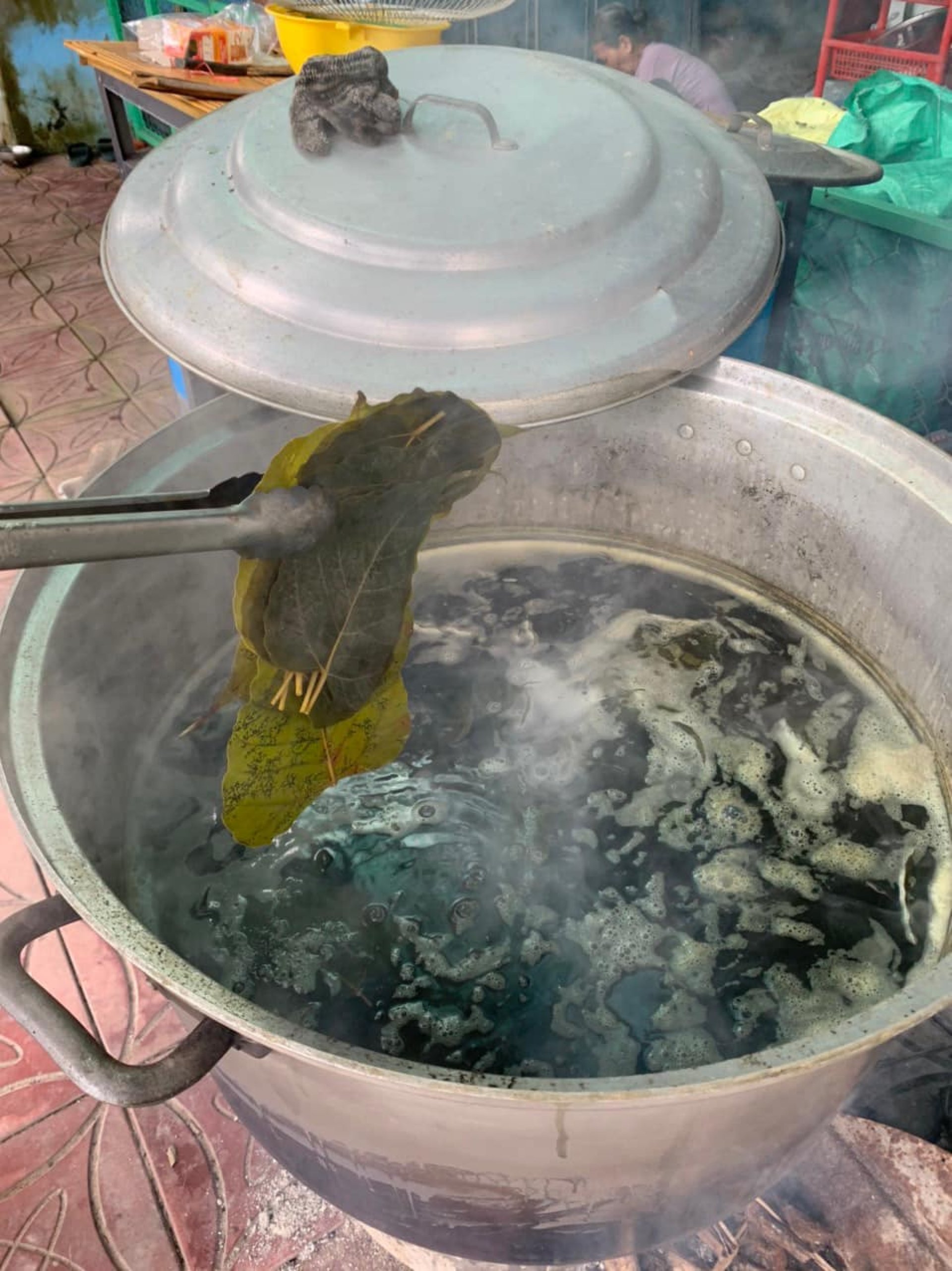HĐ Lý Gia miền Tây chuẩn bị vật phẩm (từ cây bồ đề của Lý Gia) làm quà tặng HĐ tham dự sự kiện (dự trù 400 lá) !!! 17/07/2022 !!!