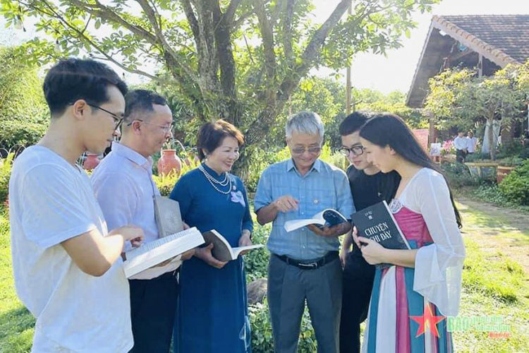 Tổng hợp bài tản mạn